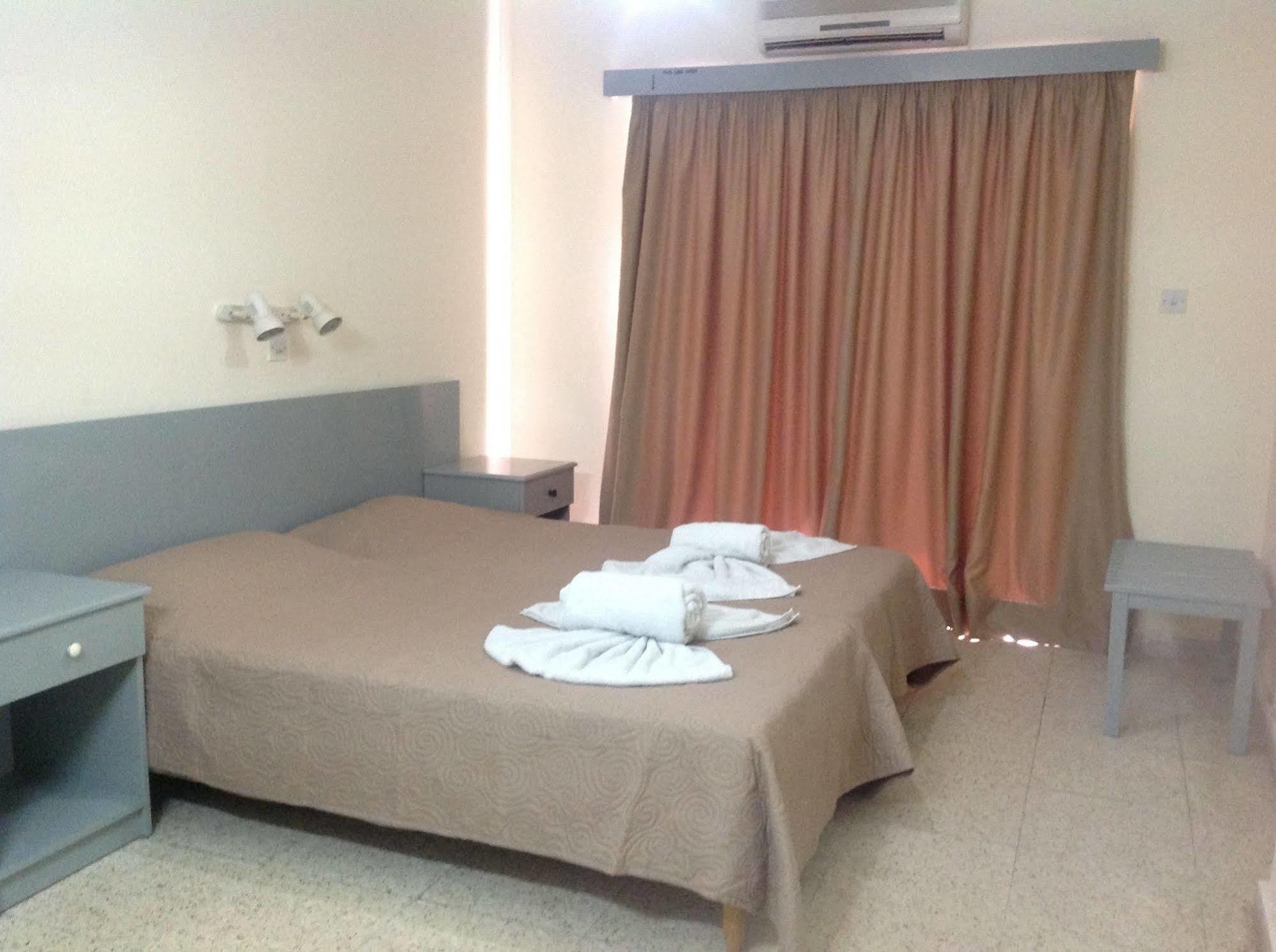 Efi Hotel Apts Ayia Napa Esterno foto